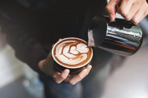 Drei Schritte zur Cappuccino Zubereitung